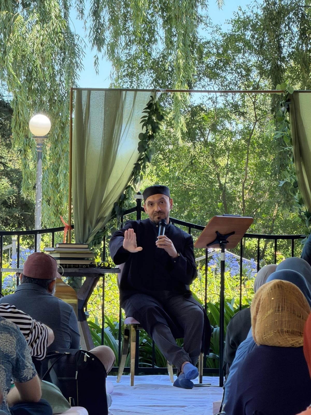 Dr. Sherif Ahmed teaching at a SIRAT community gathering.